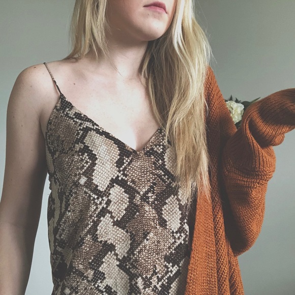 H&M/ silky snakeskin tank - Picture 2 of 12